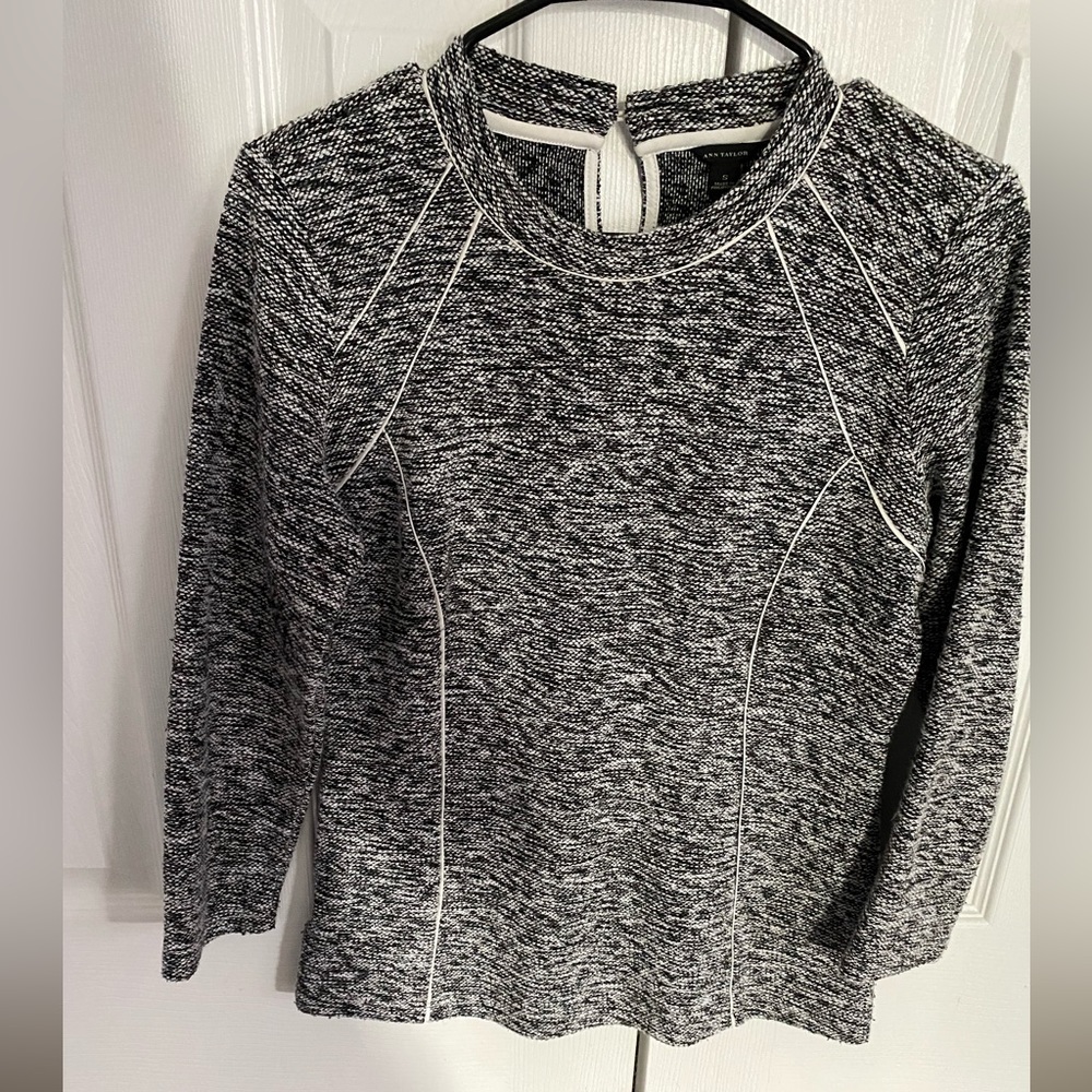 Ann Taylor sweater size small